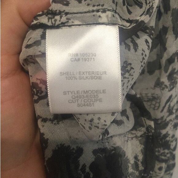 Equipment Femme Silk Button Down Blouse womens S snake Print animal Silver grey - Picture 14 of 15